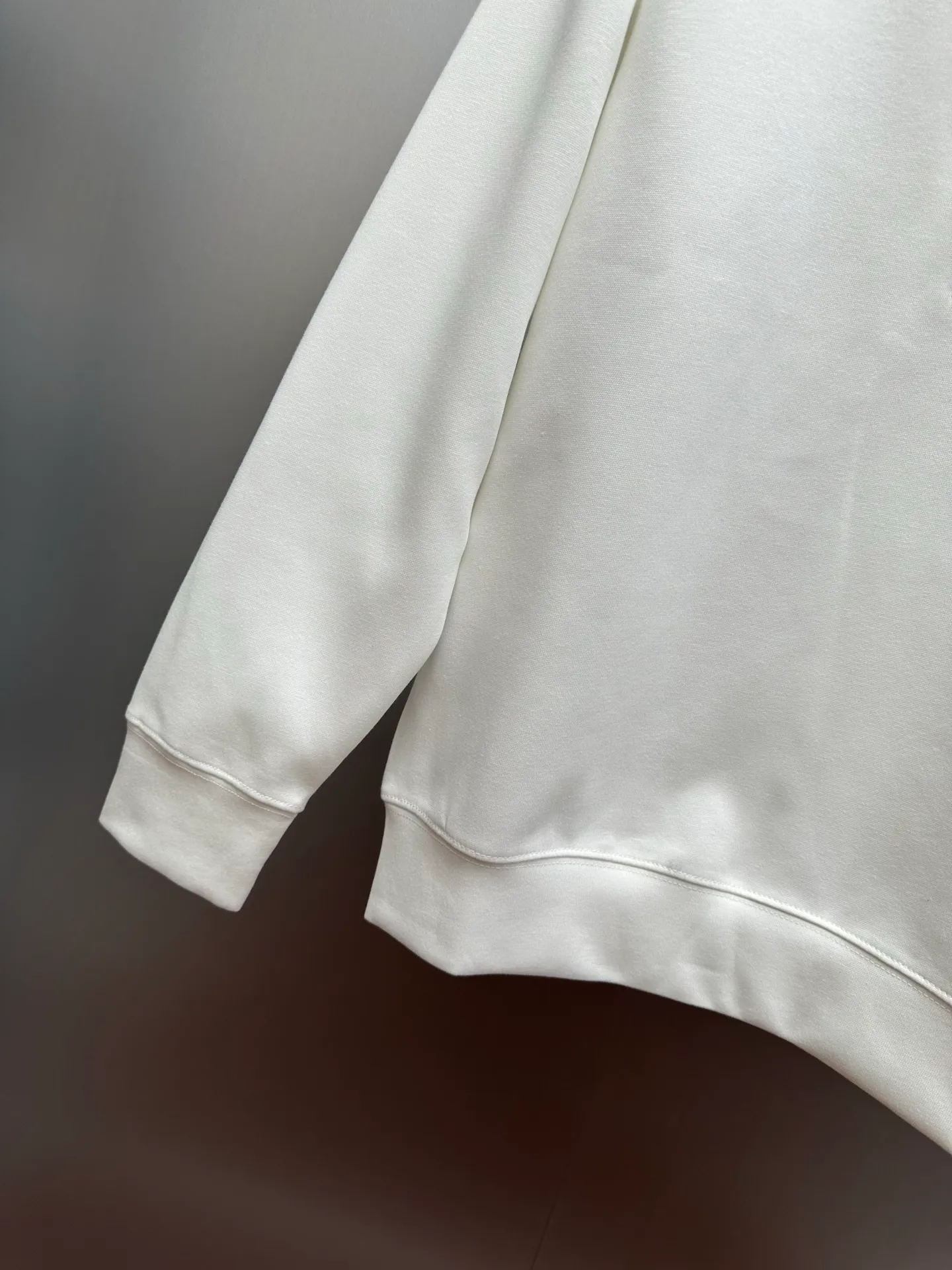 P250 Ralph Lauren/Ralph Lauren classic small logo embroidered turtleneck half-zip sweatshirt, simple and versatile ~ super delicate and soft, close to the body without being tied. Perfectly reflects the brand's sense of superiority. The cut is standard, comfortable to stretch, unrestricted in movement, and highly practical to wear. Classic and simple style, with pony embroidery pattern on the chest, imported machines, three-dimensional and full. Original Polo brass zipper, three-dimensional windproof lapels, taking into account warmth and cool lines, full of coolness, half-open lazy mode. The fit is loose, whether worn alone or layered, you can wear different styles of fashion with just one piece. Color: black, white, gray, brown, navy. Size: S-xL